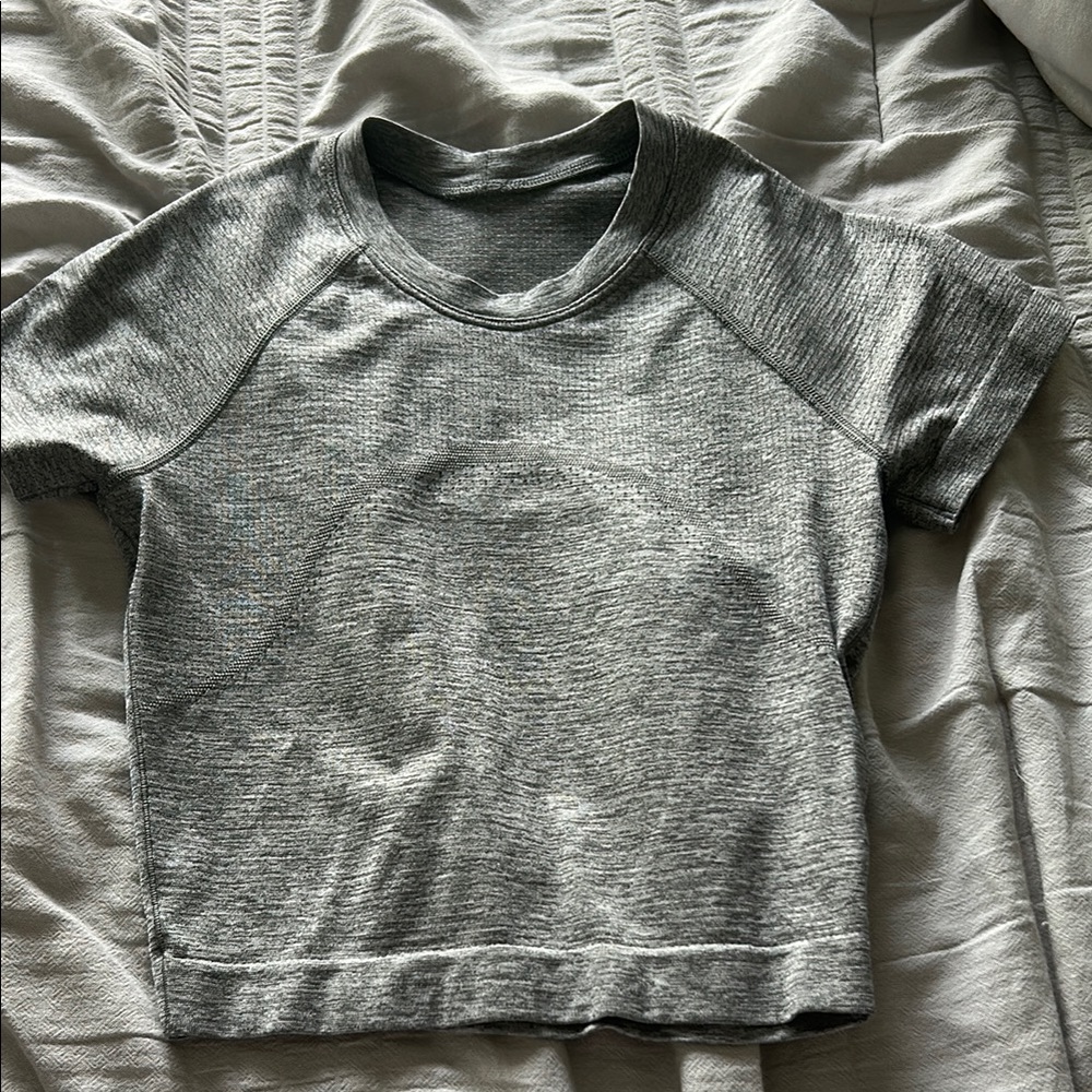 lululemon athletica Heather Gray Short Sleeve Tee